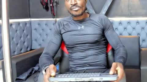 Snapshot of terranze_z chatting on November 30, 7:18 pm terranze_z online show from November 30, 7:18 pm