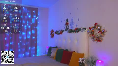 Snapshot of tesalune chatting on December 22, 5:23 am Tessa online show from December 22, 5:23 am