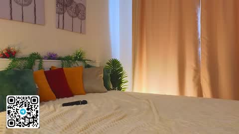 Snapshot of tesalune chatting on January 25, 6:12 am Tessa online show from January 25, 6:12 am