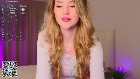 Snapshot of tesalune chatting on February 6, 2:22 am Tessa online show from February 6, 2:22 am