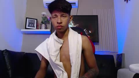 Snapshot of tessachains chatting on November 15, 11:43 pm tessachains online show from November 15, 11:43 pm