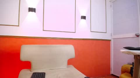 Snapshot of tessachains chatting on December 3, 1:24 am tessachains online show from December 3, 1:24 am