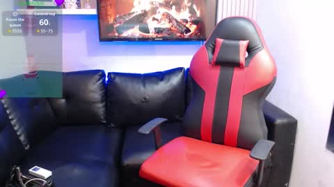 Snapshot of tessachains chatting on December 15, 4:39 am tessachains online show from December 15, 4:39 am