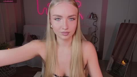 TessaHamilton online show from March 8, 2:10 pm