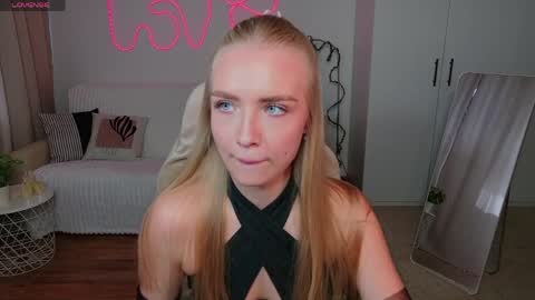 Snapshot of tessahamilton chatting on April 13, 11:05 am TessaHamilton online show from April 13, 11:05 am