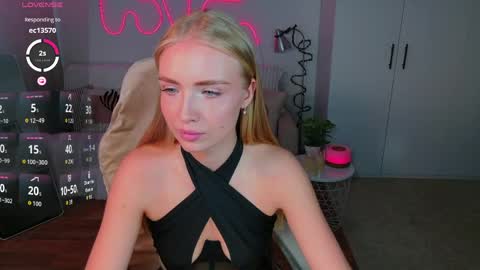Snapshot of tessahamilton chatting on May 27, 8:55 am TessaHamilton online show from May 27, 8:55 am