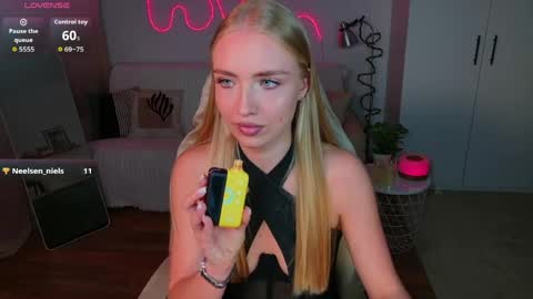 Snapshot of tessahamilton chatting on May 28, 2:58 pm TessaHamilton online show from May 28, 2:58 pm