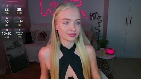 Snapshot of tessahamilton chatting on May 29, 12:14 pm TessaHamilton online show from May 29, 12:14 pm