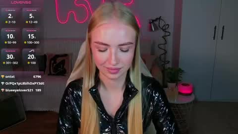 Snapshot of tessahamilton chatting on May 31, 6:09 pm TessaHamilton online show from May 31, 6:09 pm