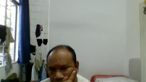 yours online show from April 29, 10:41 am