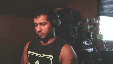 Milo online show from December 15, 6:15 pm