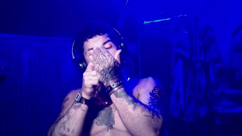 Milo online show from January 9, 2:01 am