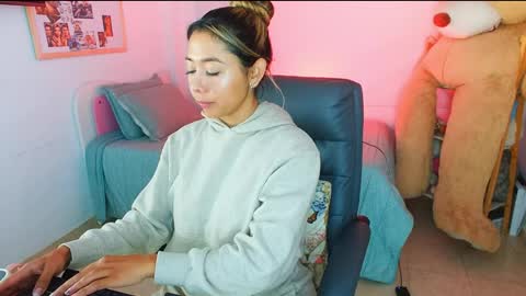 Snapshot of texas_curvykitten chatting on April 12, 9:47 am texas_curvykitten online show from April 12, 9:47 am