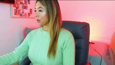 Snapshot of texas_curvykitten chatting on April 26, 9:29 am texas_curvykitten online show from April 26, 9:29 am