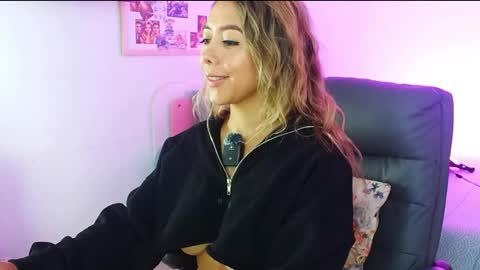 Snapshot of texas_curvykitten chatting on April 30, 10:21 am texas_curvykitten online show from April 30, 10:21 am
