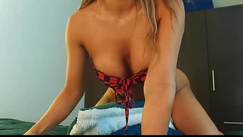 Snapshot of texas_curvykitten chatting on May 22, 9:04 am texas_curvykitten online show from May 22, 9:04 am