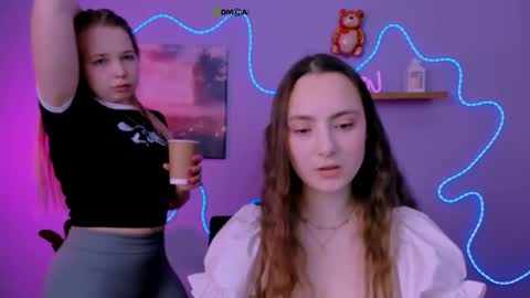 Snapshot of teya_starling chatting on March 2, 8:43 am teya_starling online show from March 2, 8:43 am