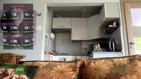 Teylor online show from December 4, 1:09 pm