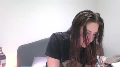 Snapshot of tfeather0532 chatting on February 5, 5:01 am Tessa online show from February 5, 5:01 am