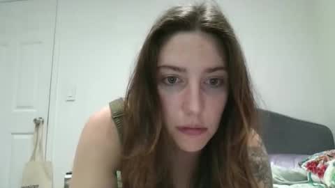 Snapshot of tfeather0532 chatting on March 2, 2:58 am Tessa online show from March 2, 2:58 am