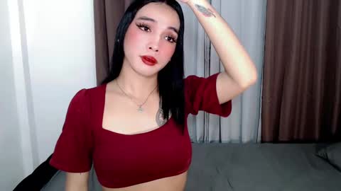 Snapshot of tgirl_jasmine1 chatting on February 14, 8:21 am Vanessa online show from February 14, 8:21 am