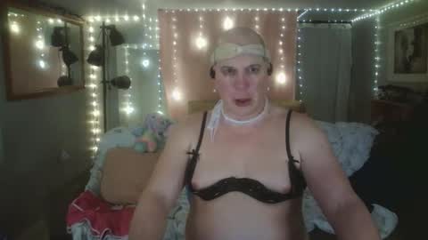 Snapshot of tglacey chatting on April 5, 2:58 pm lacey online show from April 5, 2:58 pm