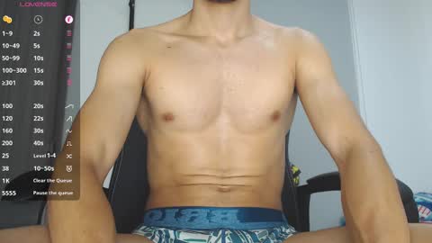 Snapshot of th_russ chatting on December 4, 1:09 pm INSTAGRAM Th1rss online show from December 4, 1:09 pm