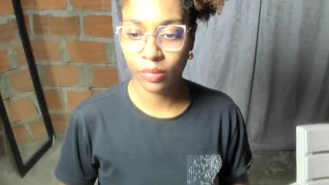 thaimy_ online show from June 2, 2:46 am