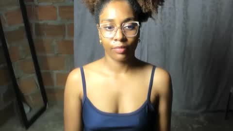thaimy_ online show from June 5, 2:51 am