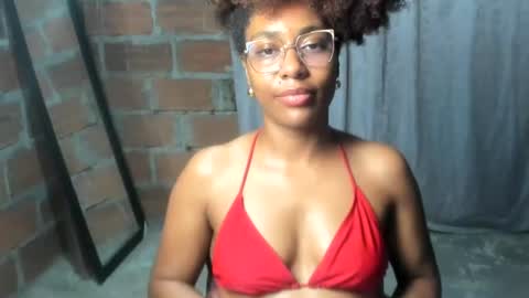 thaimy_ online show from June 12, 2:21 am