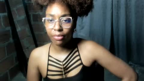 thaimy_ online show from June 16, 2:14 am