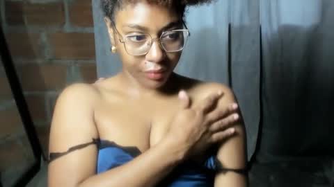 thaimy_ online show from June 18, 11:47 am