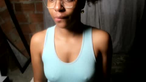 thaimy_ online show from July 8, 11:15 am
