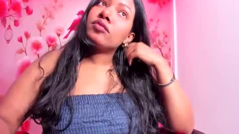 Snapshot of thais_waldrof chatting on February 2, 2:17 am Andreina online show from February 2, 2:17 am