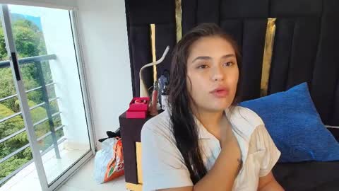 Snapshot of thaisadara24 chatting on April 5, 9:56 pm T H A I S online show from April 5, 9:56 pm