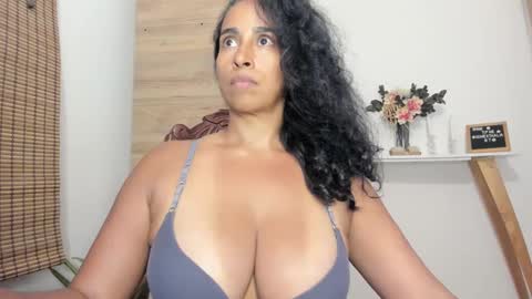 Thalia Gomex online show from January 15, 6:40 pm