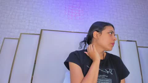 Snapshot of thalia888_ chatting on April 20, 7:04 pm thalia888_ online show from April 20, 7:04 pm