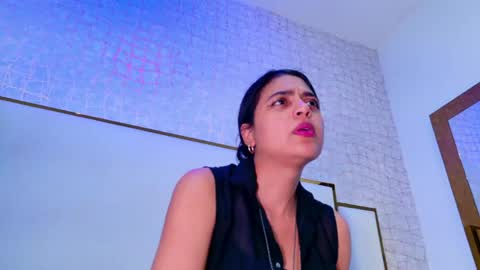 Snapshot of thalia888_ chatting on June 2, 7:05 pm thalia888_ online show from June 2, 7:05 pm