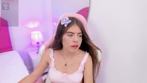 Snapshot of thalia_bae chatting on February 25, 7:45 pm Thalia online show from February 25, 7:45 pm