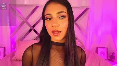Snapshot of thalia_gomez__ chatting on May 13, 8:27 pm thalia online show from May 13, 8:27 pm