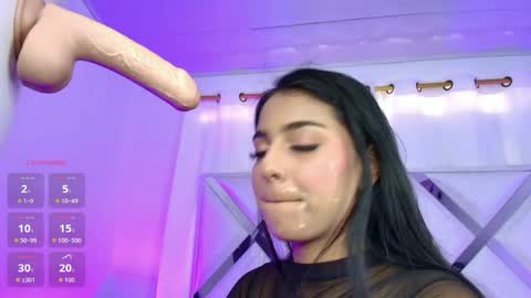 Snapshot of thalia_gomez__ chatting on May 20, 8:26 pm thalia online show from May 20, 8:26 pm
