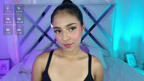 Snapshot of thalia_gomez__ chatting on May 27, 8:17 pm thalia online show from May 27, 8:17 pm
