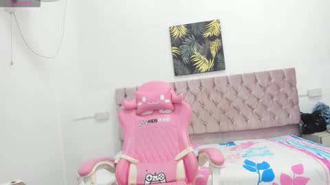 Snapshot of thalia_ssmith chatting on March 20, 9:30 pm thalia online show from March 20, 9:30 pm