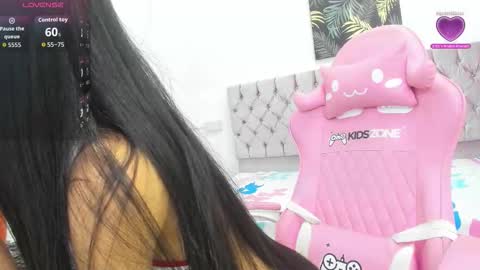 Snapshot of thalia_ssmith chatting on March 25, 9:43 pm thalia online show from March 25, 9:43 pm