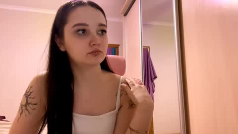 Yumi online show from March 4, 2:23 pm