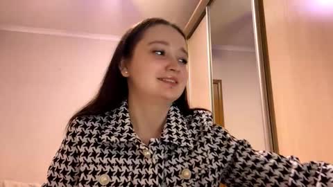 Yumi online show from March 18, 3:15 pm