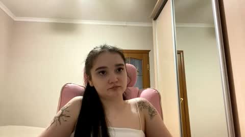 Yumi online show from March 24, 3:28 pm