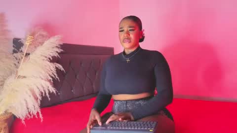 thalyanna_ebony online show from May 2, 12:26 am