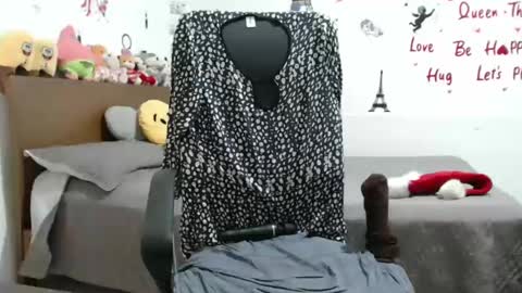 thania      sometimes in the company of Alan and Maria online show from December 24, 8:27 pm