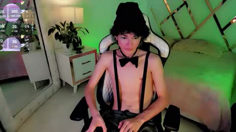 Snapshot of thanier_18 chatting on March 17, 8:45 pm thanier_18 online show from March 17, 8:45 pm